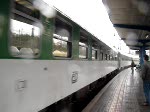 EuroCity 279  Jaroslav Hoek  von Praha hlavn ndra nach Budapest Keleti plyaudvar ber Pardubice hlavn ndra, Ceska Trebova und Bratislava hlavn stanica hat gerade Einfahrt in den Bahnhof Bratislava hlavn stanica. Aufgenommen am 23.10.2007 unter sehr starken Regen.